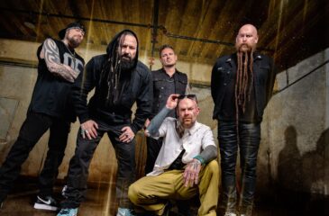 Five Finger Death Punch Legacy-albumin promokuvassa