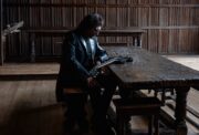 Tony Iommi From The Dark -albumin promokuvassa