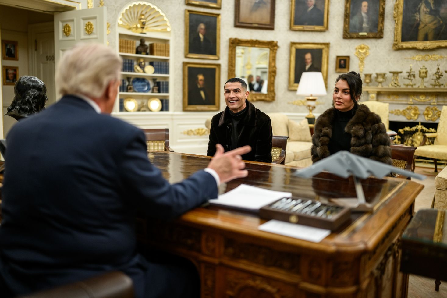 Cristiano Ronaldo meni naimisiin