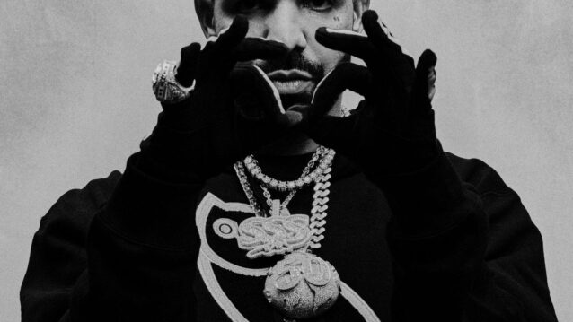 Drake OVO-huppari päällä