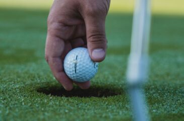 Golfaaja lavasti hole-in-onen