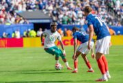 Man United ryöstämässä Liverpoolin Salahin korvaajan.