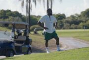 Kevin Hart golffaa