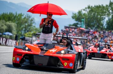 Hamilton F1-pistetilaston kärjessä.