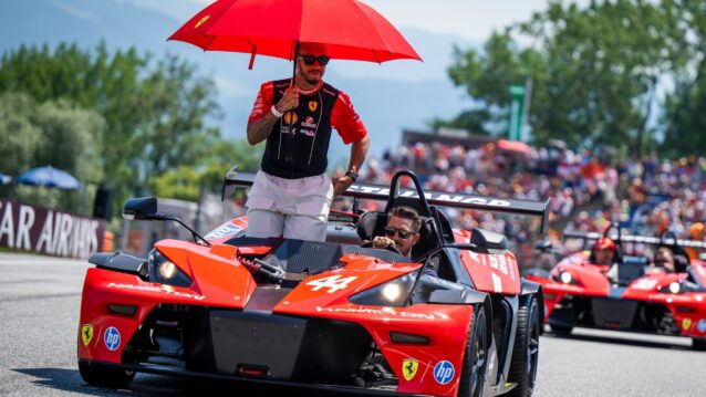 Hamilton F1-pistetilaston kärjessä.