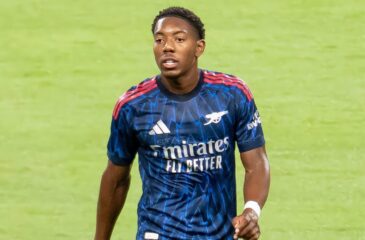 Arsenal kaupittelee huippulupaustaan