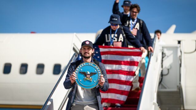 Winnipeg Jets hyllytti Connor Gellebuyckin