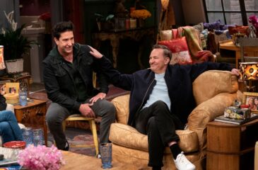 Frendit-sarjan näyttelijät David Schwimmer ja Matthew Perry. Matthew Perryn dokumentti saapuu lokakuussa!