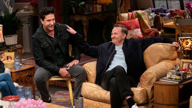 Frendit-sarjan näyttelijät David Schwimmer ja Matthew Perry. Matthew Perryn dokumentti saapuu lokakuussa!