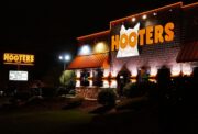Hooters-elokuva on tekeillä