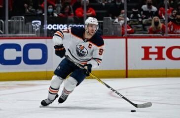 Connor McDavid pelasi NHL-uransa 800. ottelun.