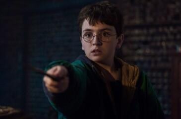 Harry Potter -sarjan budjetti: Dominic McLaughlin Harryna taikasauva ojossa