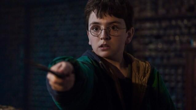 Harry Potter -sarjan budjetti: Dominic McLaughlin Harryna taikasauva ojossa