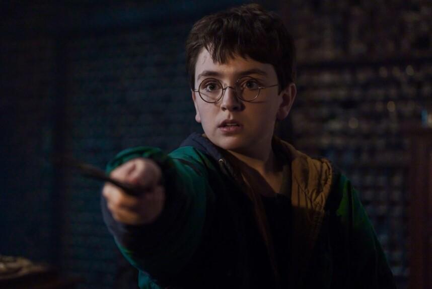 Harry Potter -sarjan budjetti: Dominic McLaughlin Harryna taikasauva ojossa