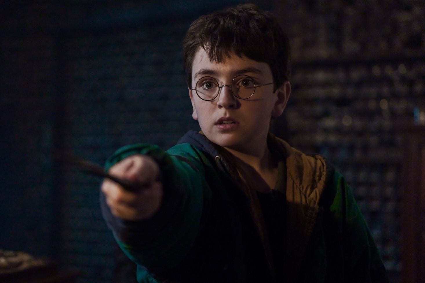 Harry Potter -sarjan budjetti: Dominic McLaughlin Harryna taikasauva ojossa