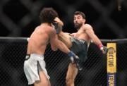 Fahid Basharat sanasodassa UFC-pomo Dana Whiten kanssa.