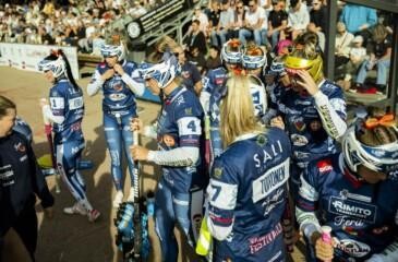 Superpesis-joukkue nimettiin sponsorin mukaan.
