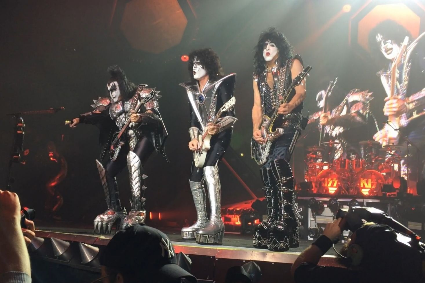 Kiss-dokumentti End of the Road – Kiss lavalla jäähyväiskiertueella Pietarissa