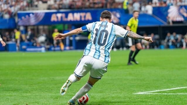 Lionel Messin pelinumero maajoukkueessa oli kymmenen.