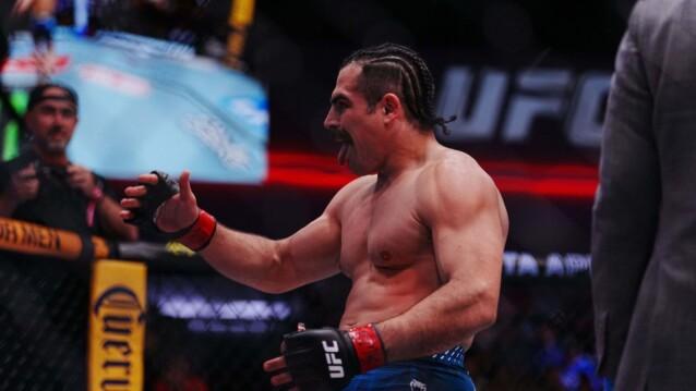 Luis Hernandez McDonald's-sopimuksen solminut UFC-tulokas, tuulettaa oktagonissa