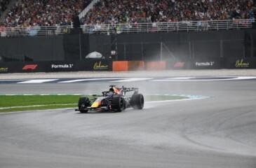 Max Verstappen ajoi kohun nostattaneen Bahrainin GP:n voittoon.