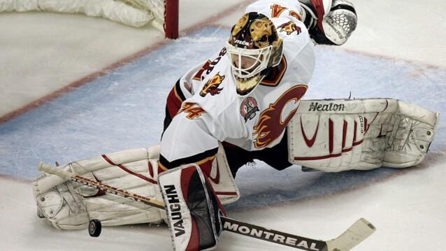Kunnianosoitus Miikka Kiprusoffille tulee Dustin Wolfilta.