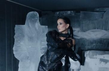 Pihlaja ja Koviksen kyyneleet -jääpatsas
