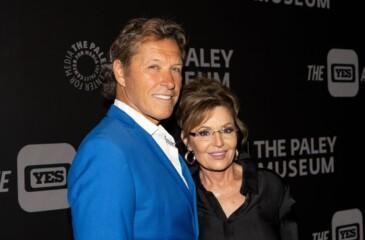 Ron Duguay kuoli 69-vuotiaana, kuvassa Duguay ja Sarah Palin Paley Museumin tilaisuudessa vuonna 2024