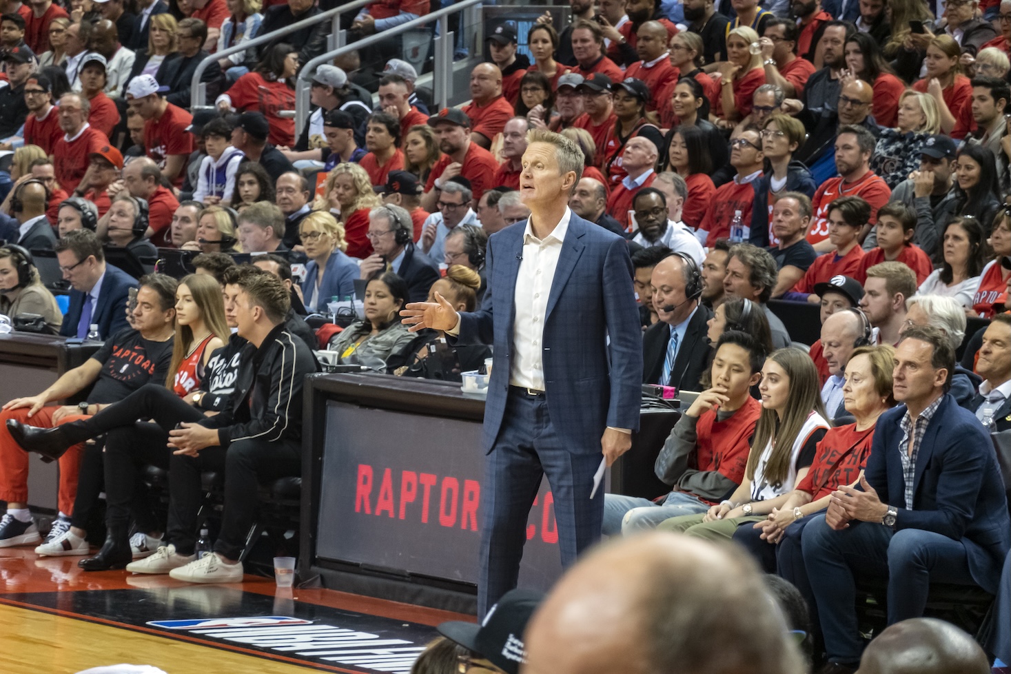 NBA-mestarivalmentaja Steve Kerr tapasi kaksoisolentonsa.
